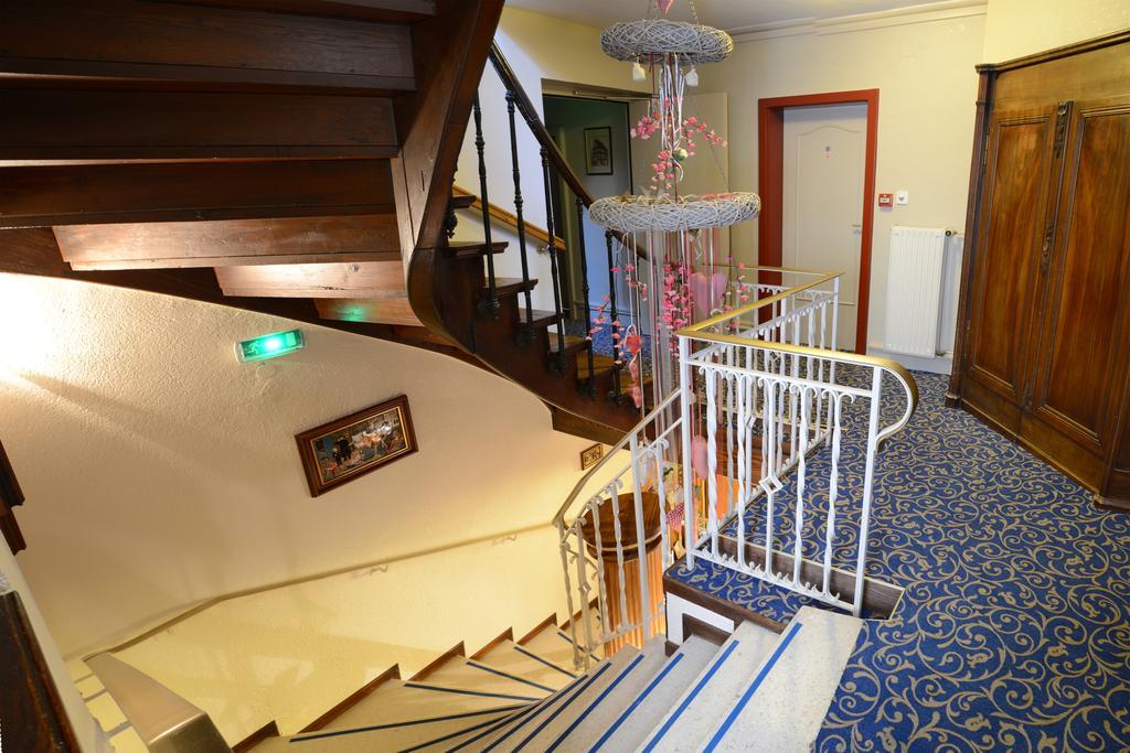 Logis Hotel De La Cloche Obernai Exterior foto
