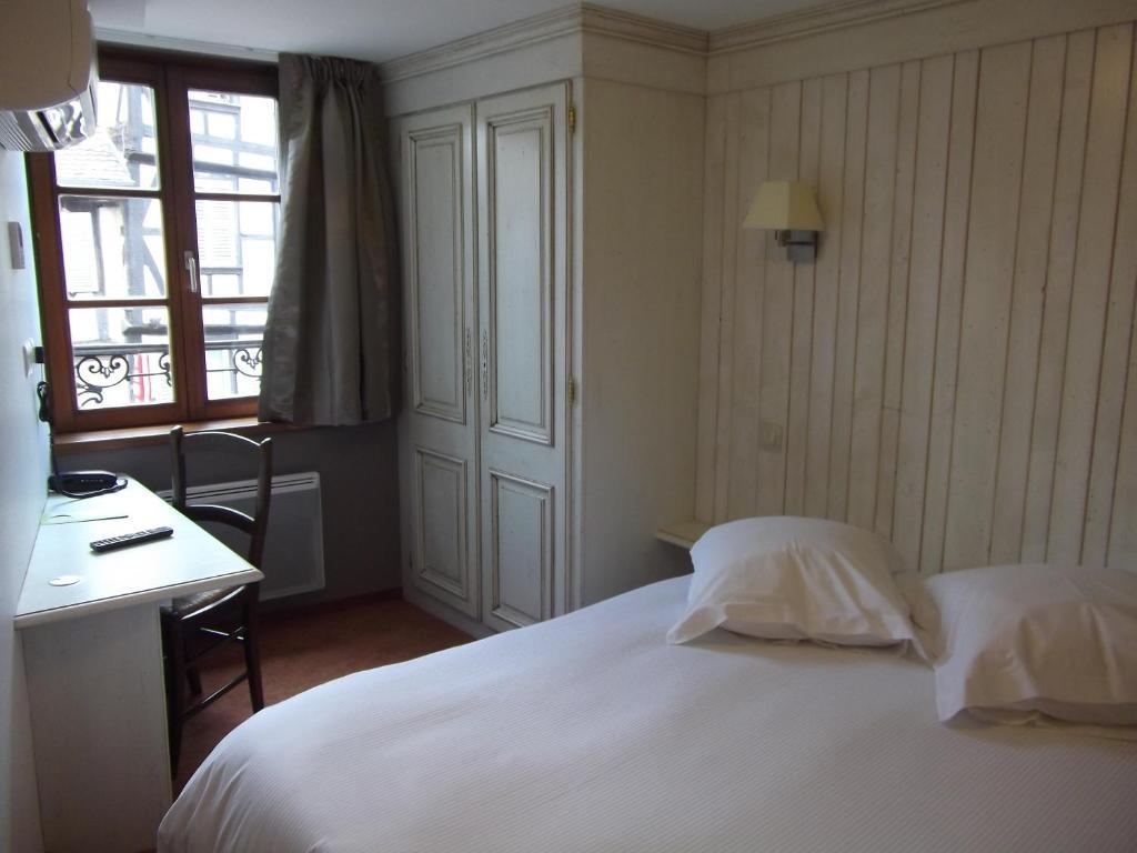 Logis Hotel De La Cloche Obernai Habitación foto