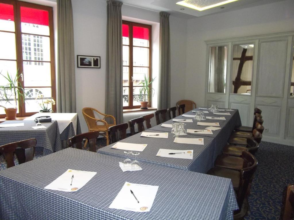 Logis Hotel De La Cloche Obernai Exterior foto
