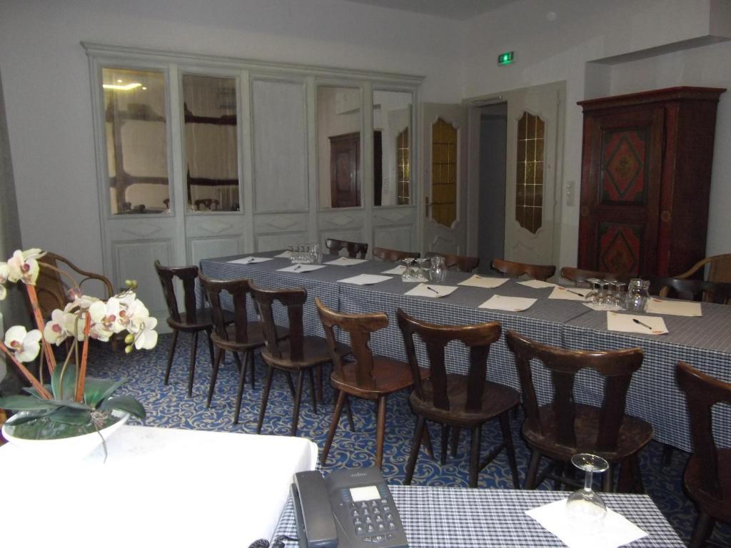Logis Hotel De La Cloche Obernai Exterior foto
